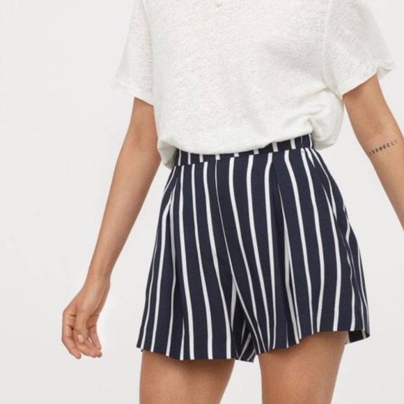 Wide-cut Shorts Navy Blue/White Striped H & M Size 6 - Picture 1 of 4